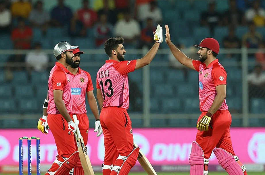 মাঝের ওভারের জ্যামিতি: এশিয়ার ক্রিকেটে ম্যাচ আসলে কোথায় হারায়